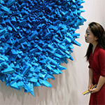 The linked article features painting and sculptures where the color blue is predominant.